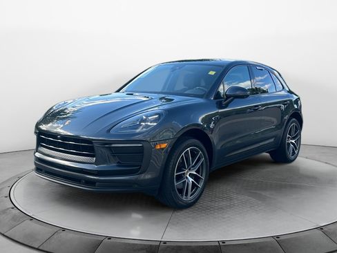 Used 2022 Porsche Macan AWD/4WD image 3