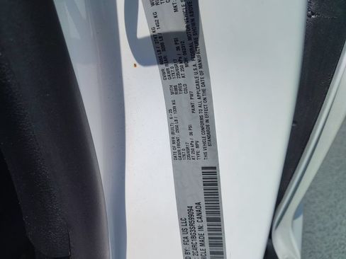Used 2025 Chrysler Pacifica Select FWD image 3