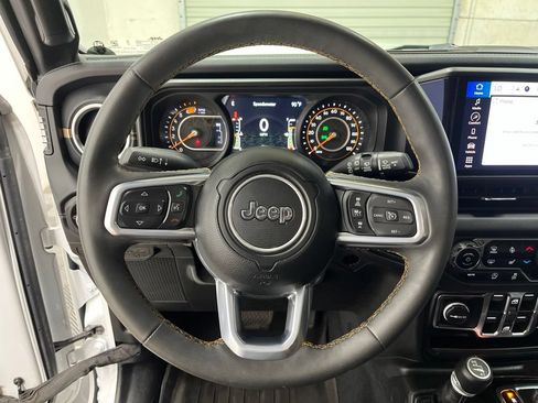 Used 2024 Jeep Wrangler Unlimited Sahara AWD/4WD image 17