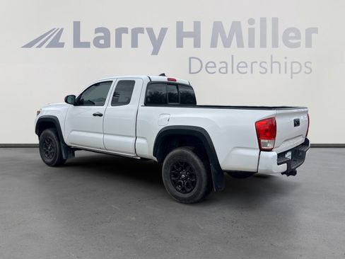 Used 2019 Toyota Tacoma SR image 3