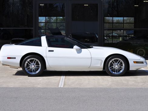 Used 1996 Chevrolet Corvette Coupe RWD image 16