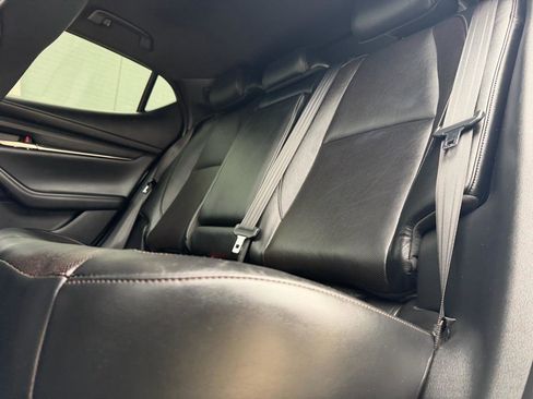 Used 2019 MAZDA MAZDA3 Hatchback w/ Premium Package image 8