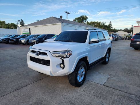 Used 2019 Toyota 4Runner SR5 Premium w/ Convenience Package RWD image 2