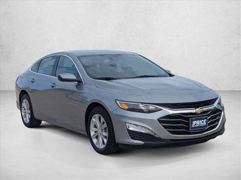 Used 2025 Chevrolet Malibu LT FWD image 3