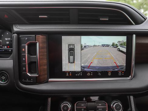 Used 2023 GMC Yukon Denali Ultimate AWD/4WD image 18