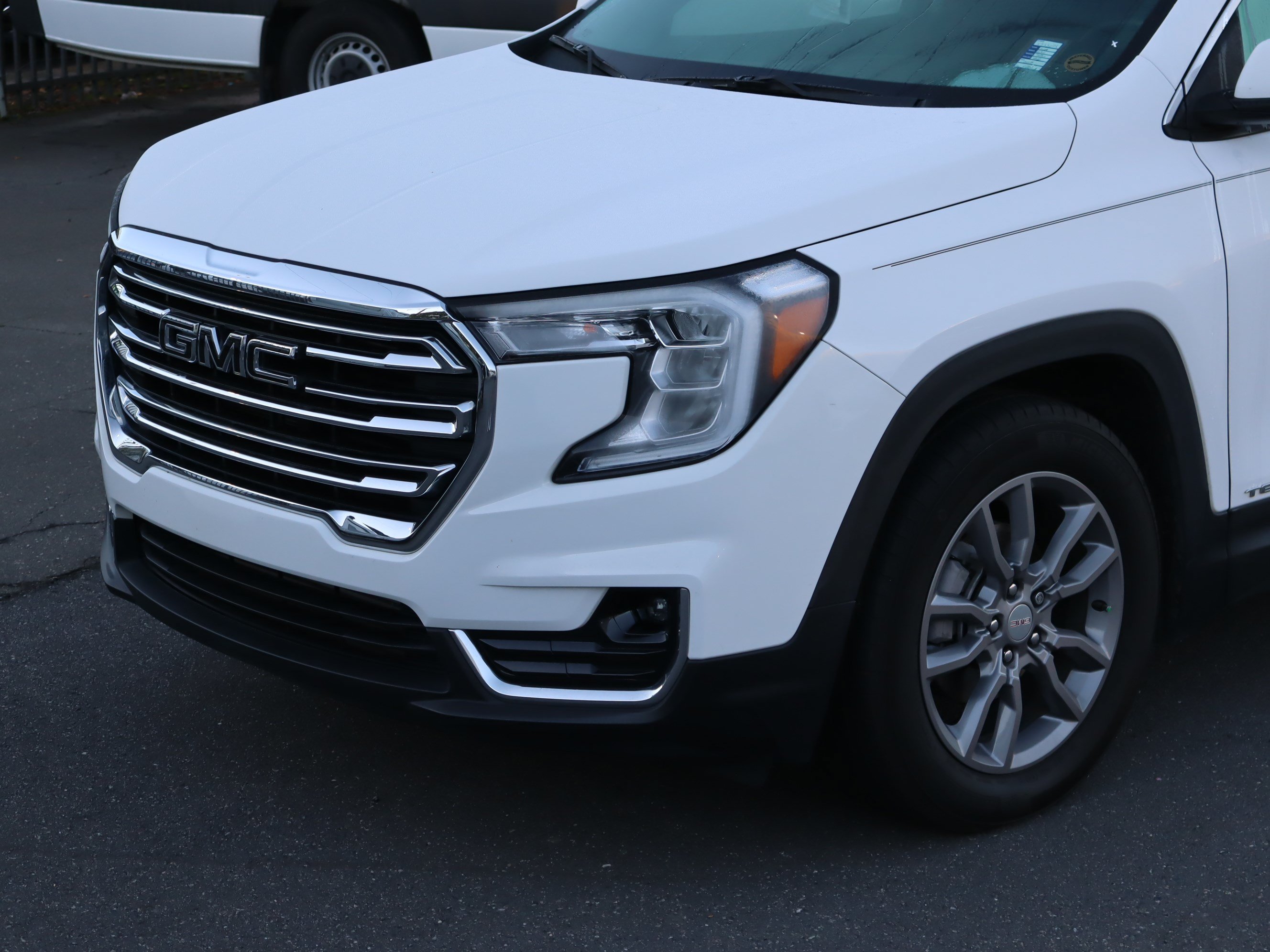 Used 2024 GMC Terrain SLT FWD image 6