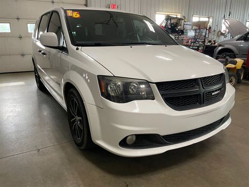 Used 2016 Dodge Grand Caravan SE FWD image 5