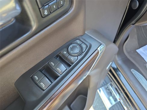 Used 2021 GMC Sierra 1500 SLT w/ SLT Premium Plus Package AWD/4WD image 19