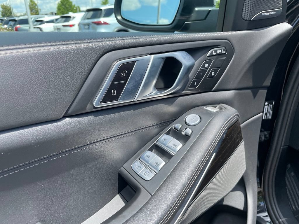 Used 2024 BMW X7 xDrive40i AWD/4WD image 12