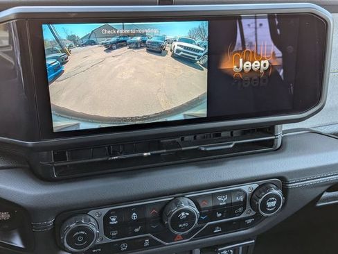 Used 2024 Jeep Wrangler Unlimited Sahara AWD/4WD image 23