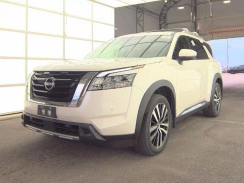 Used 2023 Nissan Pathfinder Platinum FWD image 1