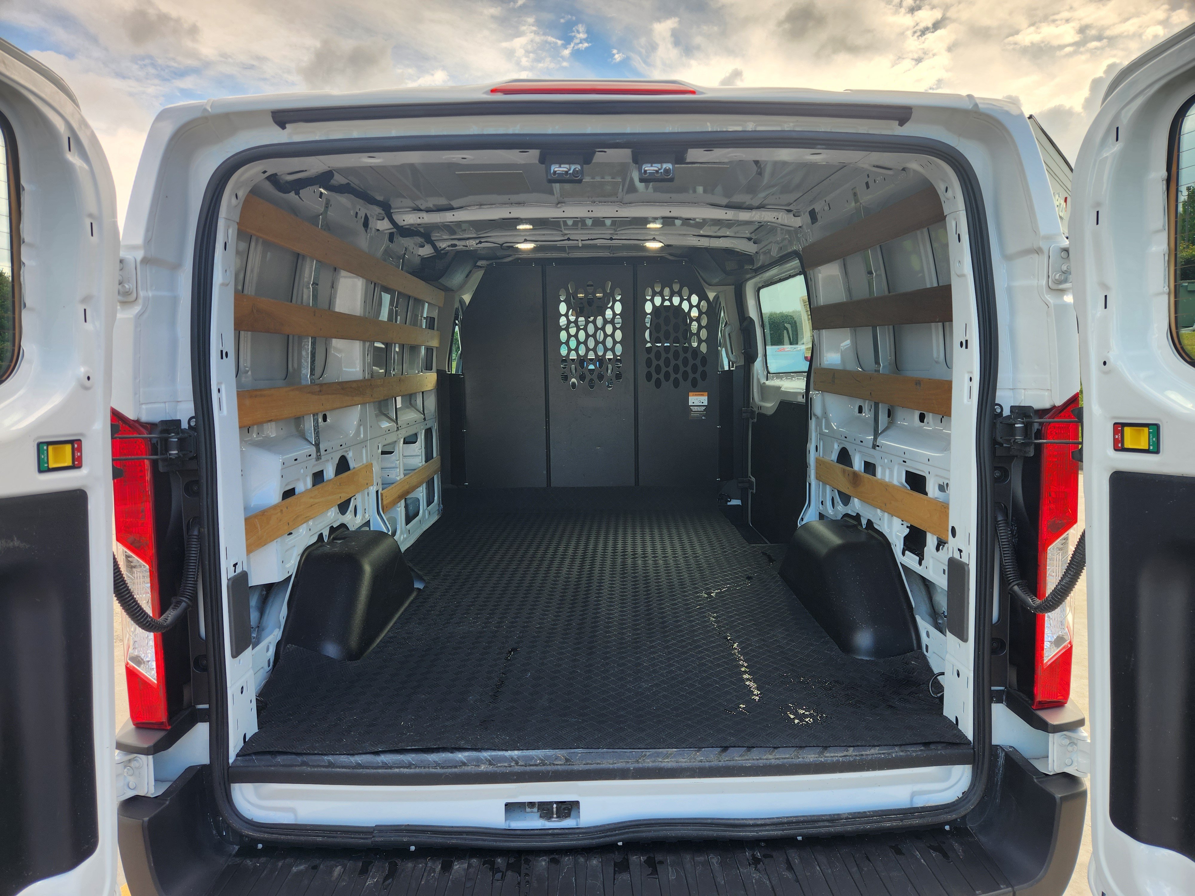 Used 2025 Ford Transit 250 Low Roof w/ Exterior Upgrade Package RWD image 31
