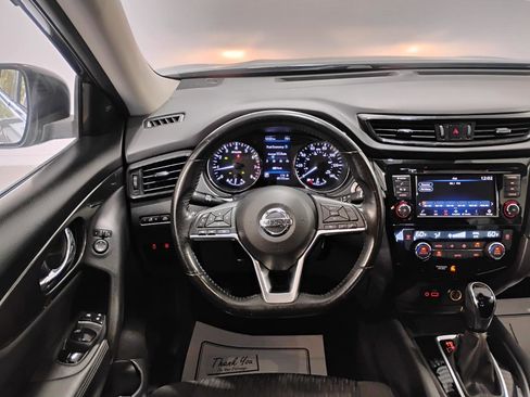 Used 2019 Nissan Rogue SV image 14