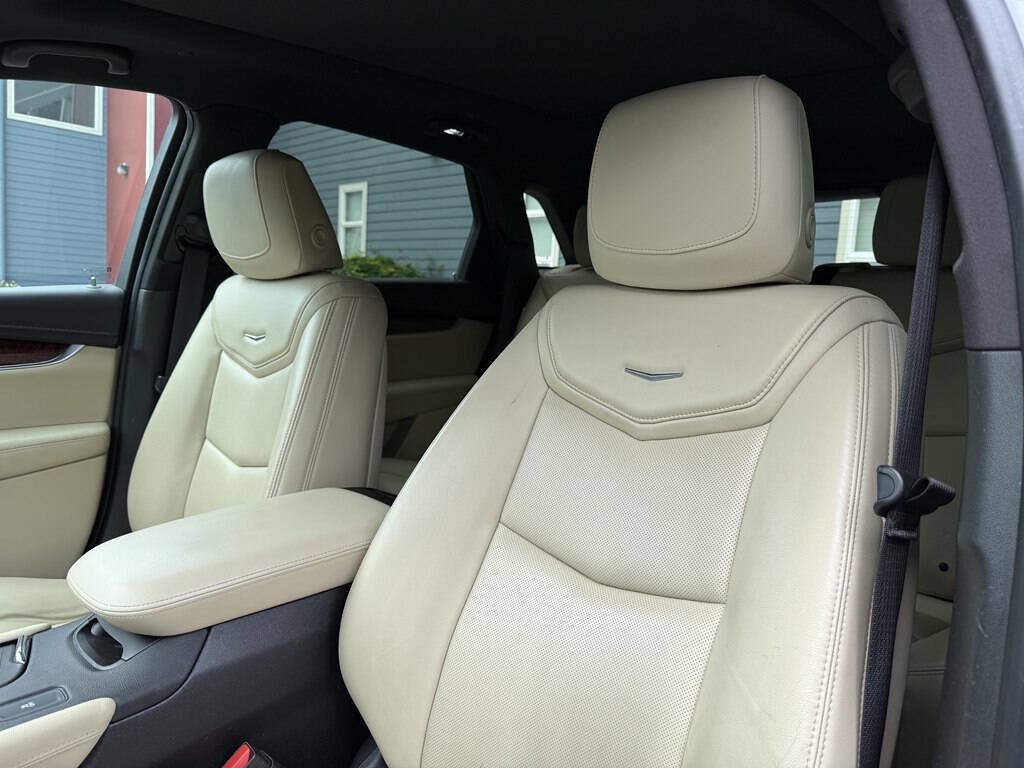 Used 2017 Cadillac XT5 Luxury w/ Driver Awareness Package FWD image 16