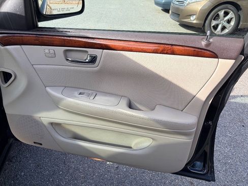 Used 2011 Cadillac DTS Premium w/ Driver Awareness Package FWD image 24