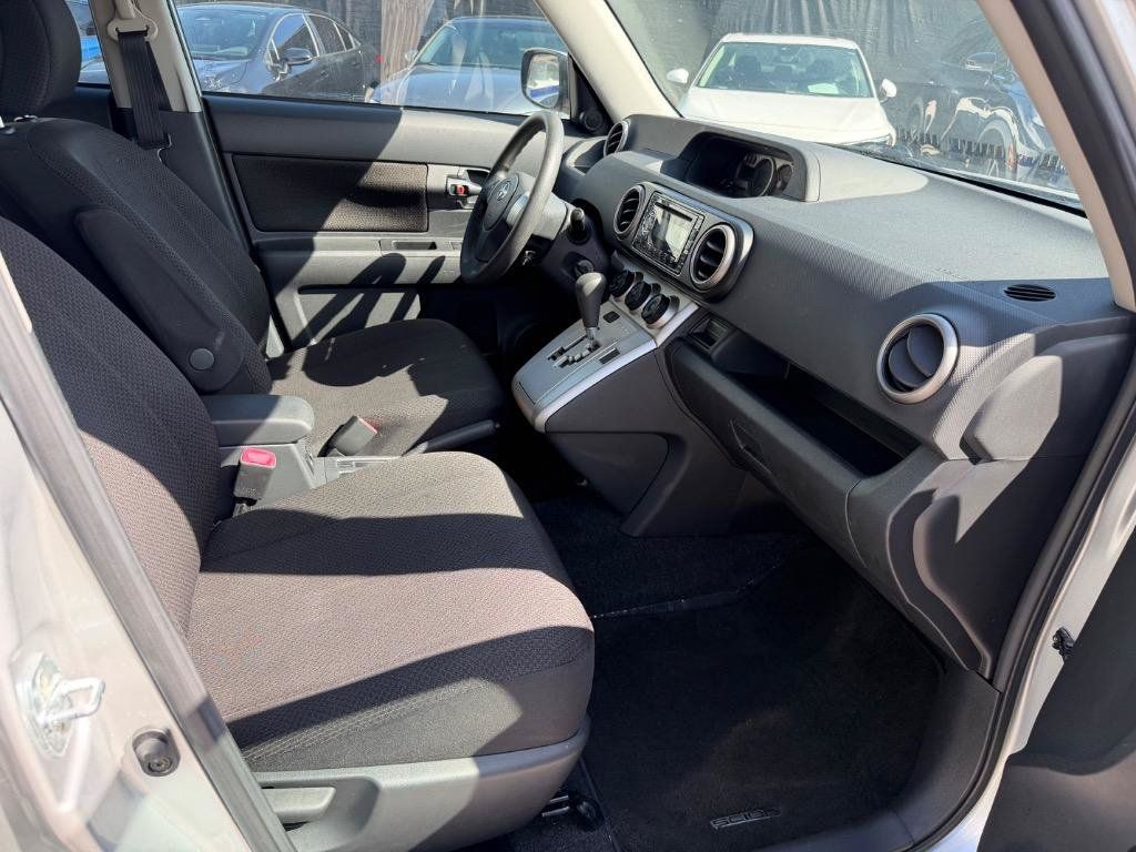 Used 2009 Scion xB FWD image 15