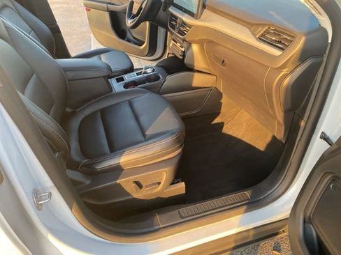 Used 2025 Ford Escape Platinum AWD/4WD image 16