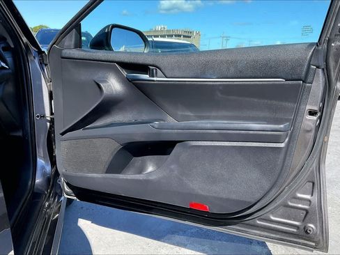 Used 2020 Toyota Camry LE FWD image 28