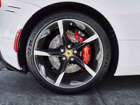 Used 2024 Ferrari SF90 Spider image 29