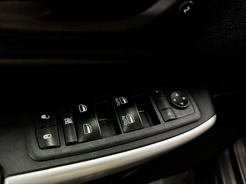 Used 2018 Jeep Cherokee Trailhawk AWD/4WD image 23