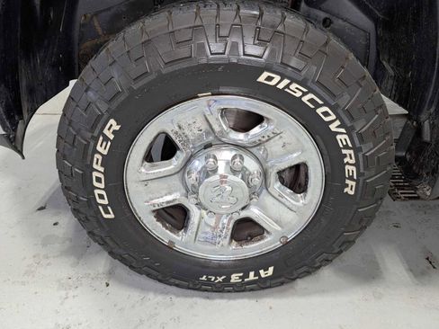 Used 2018 RAM 2500 SLT image 3