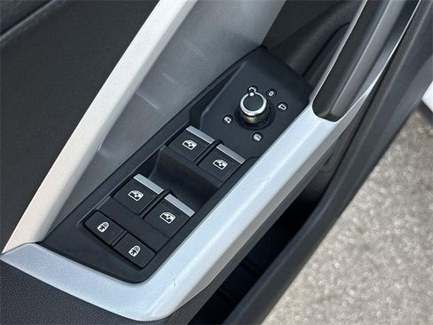 Used 2024 Audi Q3 2.0T Premium image 22