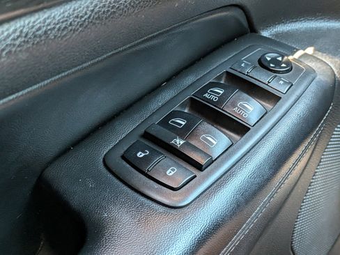 Used 2018 Jeep Grand Cherokee Altitude image 25