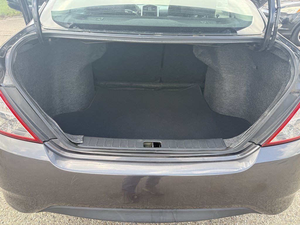 Used 2015 Nissan Versa SV FWD image 20