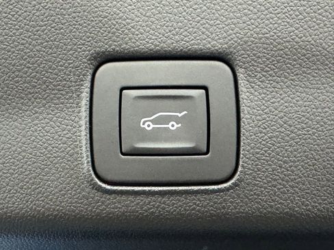 Used 2024 Chevrolet TrailBlazer LT w/ Convenience Package AWD/4WD image 10