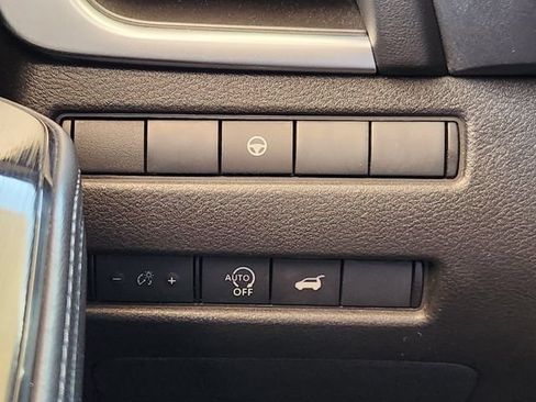 Used 2025 Nissan Rogue SV FWD image 21
