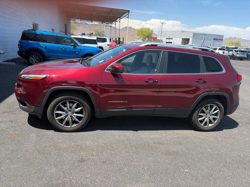 Used 2018 Jeep Cherokee Limited AWD/4WD image 2