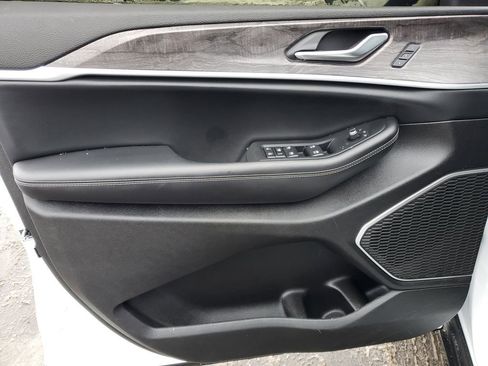 Used 2025 Jeep Grand Cherokee Limited 4xe image 26