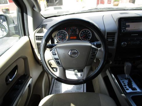 Used 2015 Nissan Titan SV image 11