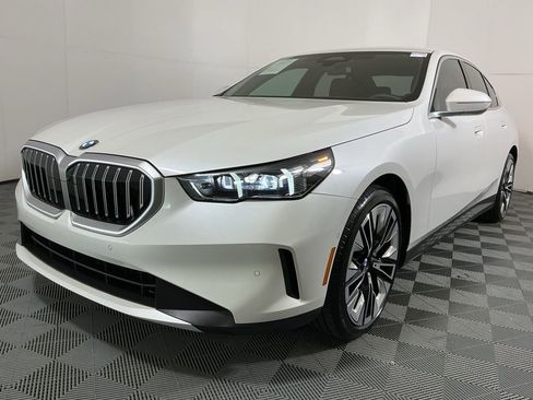 Certified 2025 BMW 530i w/ Premium Package image 2