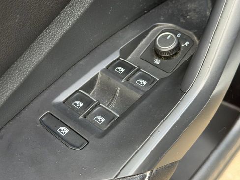 Used 2023 Volkswagen Jetta SE FWD image 14