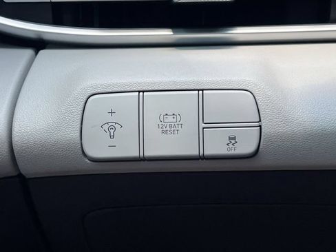 Certified 2025 Hyundai Elantra Limited FWD image 31