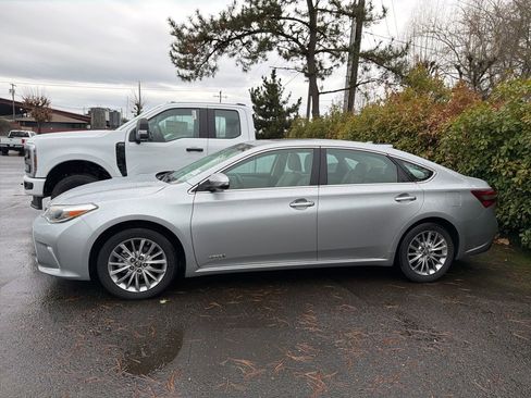 Used 2016 Toyota Avalon Limited image 2