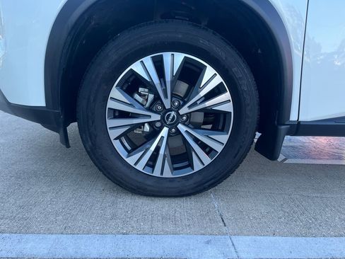 Certified 2023 Nissan Rogue SV image 25