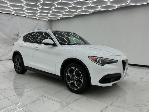 Used 2018 Alfa Romeo Stelvio AWD image 7