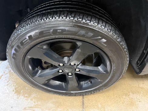 Used 2021 Jeep Grand Cherokee L Laredo image 34