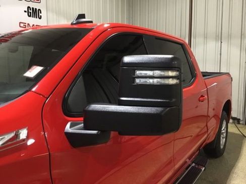 Used 2022 Chevrolet Silverado 1500 LT w/ Z71 Off-Road Package AWD/4WD image 11