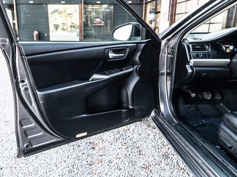 Used 2015 Toyota Camry SE image 25