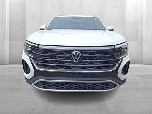 Used 2024 Volkswagen Atlas Cross Sport SE AWD/4WD image 2
