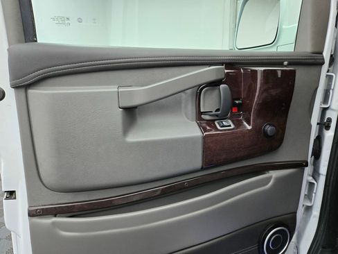 Used 2020 GMC Savana 2500 image 16