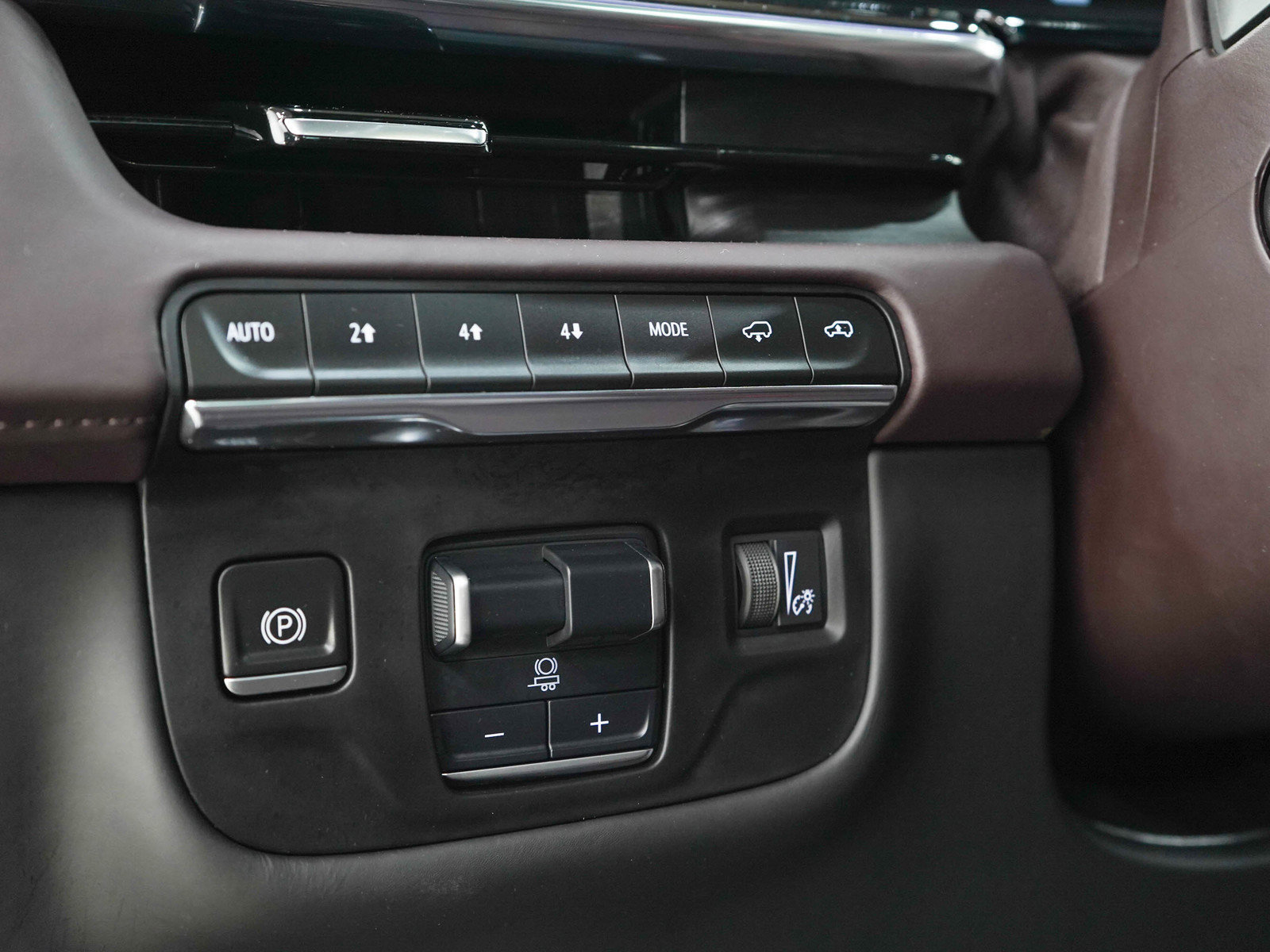 Used 2022 Cadillac Escalade Sport Platinum w/ Heavy-Duty Trailer Package AWD/4WD image 29