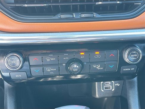 Used 2024 Jeep Compass Limited image 15