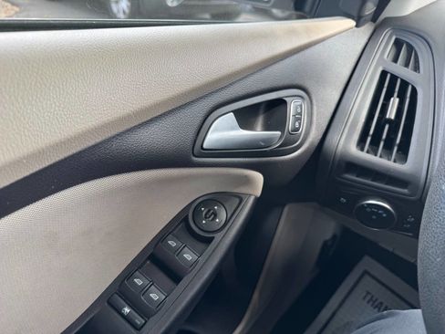 Used 2015 Ford Focus SE FWD image 45