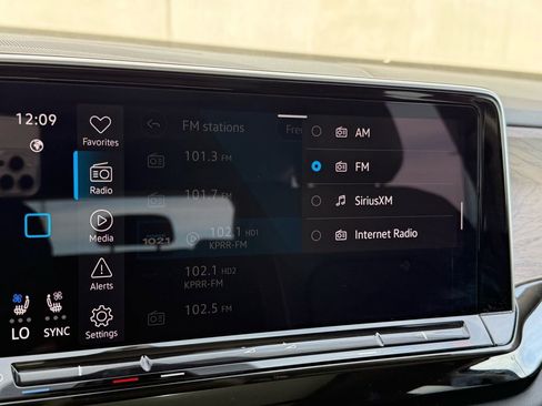 Certified 2025 Volkswagen Atlas SE FWD image 14