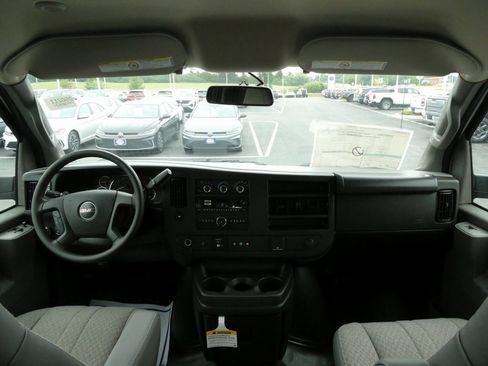 New 2025 GMC Savana 3500 w/ Driver Convenience Package image 39