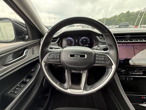 Used 2022 Jeep Grand Cherokee L Limited RWD image 9